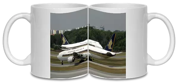 Taxiing & Landing Singapore Airlines at Changi, Singapore