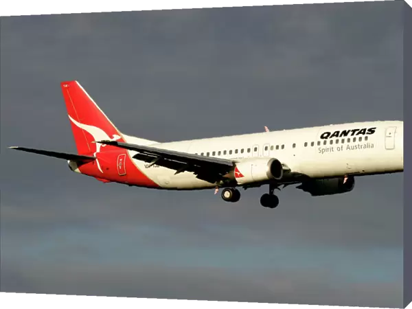 Boeing 737-400 Qantas landing approach into Melbourne