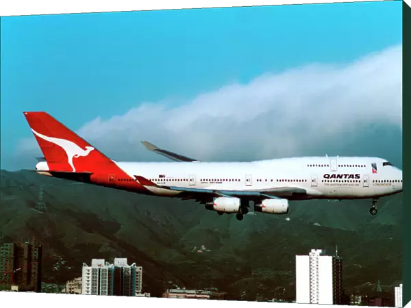 Boeing 747-400 Qantas flying into Kai Tak - old Hong Kong airport