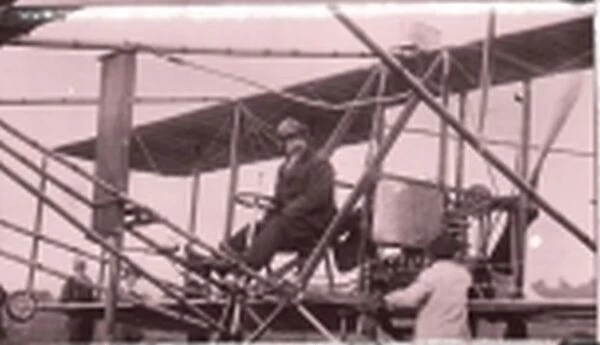 amuel Franklin Cowdery (later known as Samuel Franklin Cody) (6 March 1867 - 7 August 1913) was an early pioneer of manned flight. Most famous for his work on the large kites known as Cody War-Kites that were used in World War I as a smaller alterna