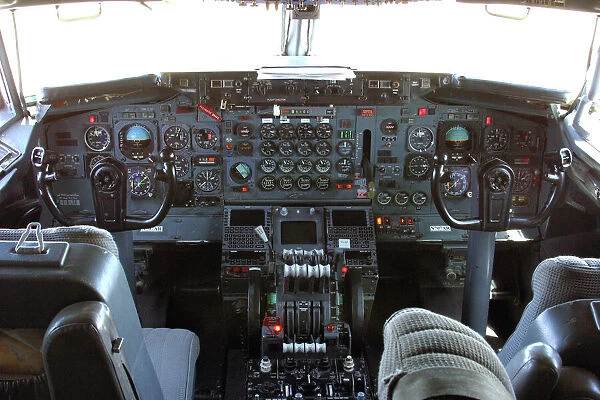 N707AR. Cockpit of only civilian 707 tanker - Omegas N707AR