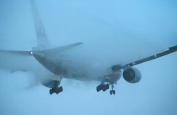 neal b777 aa landing in mist