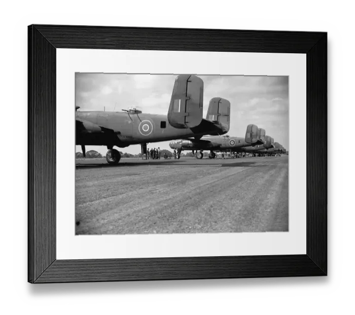 Framed Print : World War II 1939 45, FA 18609s Framed Print : World War II 1939 45, FA 18609s