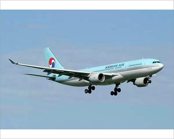 Airbus A330-200 Korean Air landing into Nadi Airport, Fiji