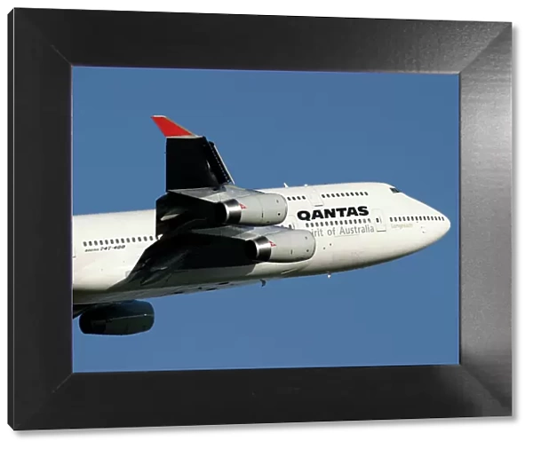 Qantas. 747-400 climbing out of MEL