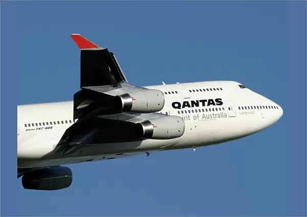 Qantas. 747-400 climbing out of MEL