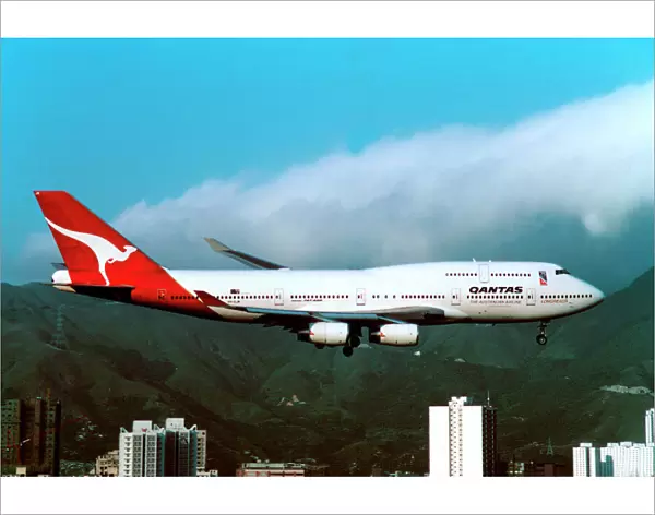 Boeing 747-400 Qantas flying into Kai Tak - old Hong Kong airport