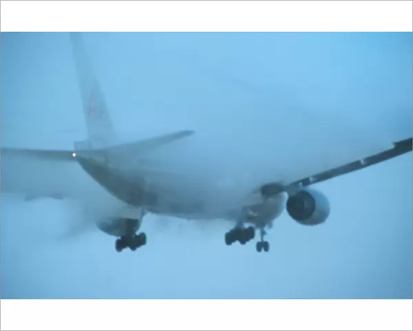 neal b777 aa landing in mist
