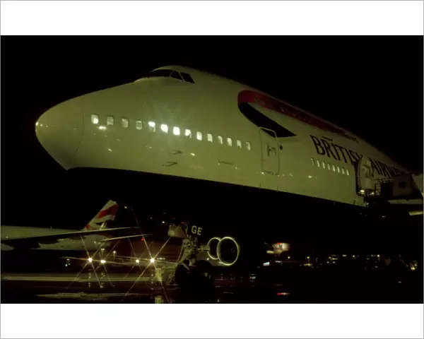 Boeing 747-400 at night
