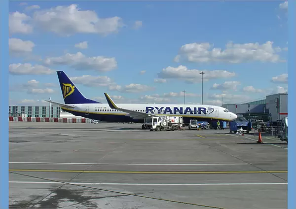 Boeing 737-800 Ryanair refuelling at Stansted Airport
