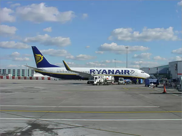 Boeing 737-800 Ryanair refuelling at Stansted Airport
