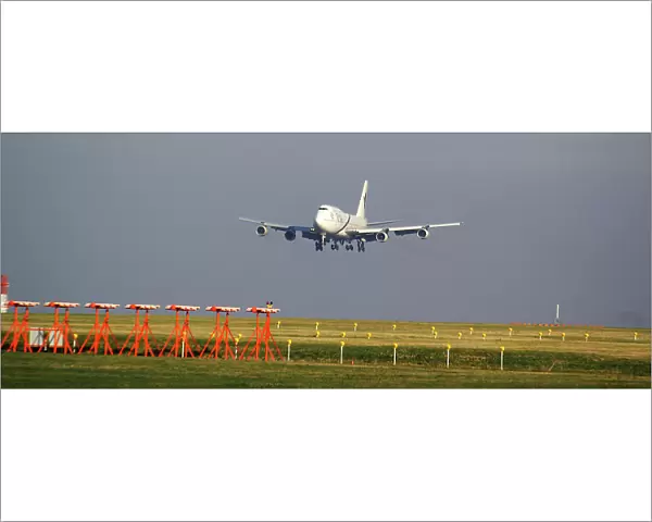 landing;PIA;747-200;ground equipment;final approach. manchester