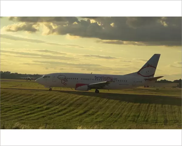 Boeing 737-300 BMI Baby evening take off