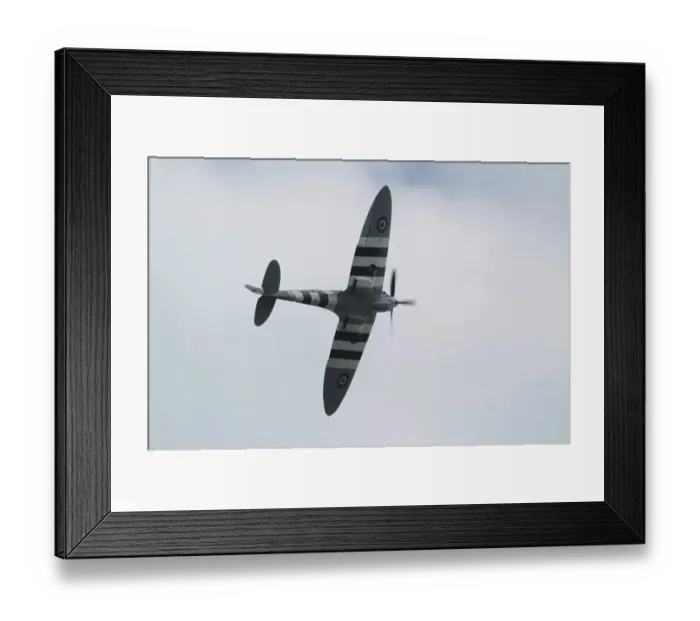 Framed Print : spitfire display those elipticle wings and d-day markings Framed Print : spitfire display those elipticle wings and d-day markings