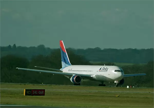 Boeing 767 Delta. Delta 767 starting take off run at manchester
