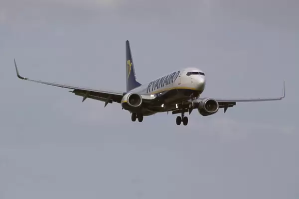 iml-505. an arriving Ryanair 737 800 into Ema