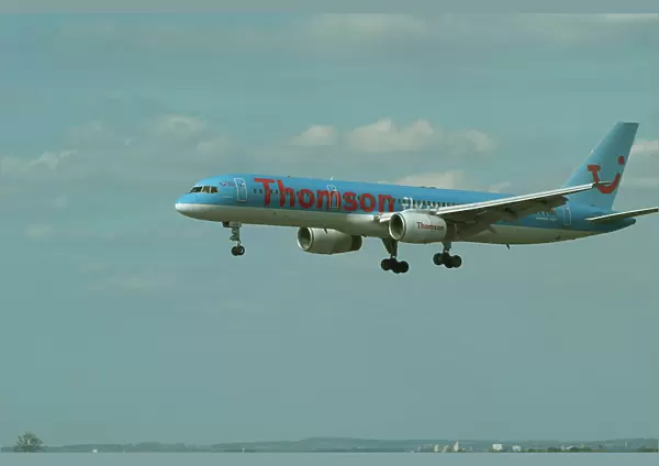 iml-521. Thomas Cook B757 G-BYAP on finals into EMA
