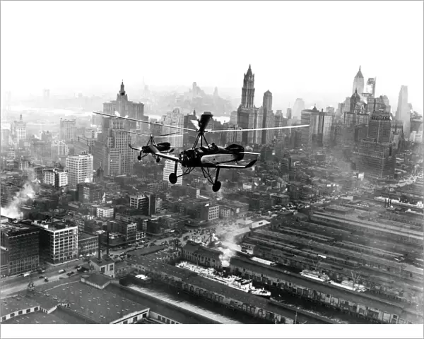 Cierva Autogiros flying over New York in 1930s