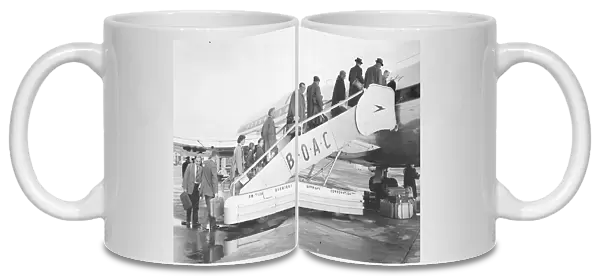 Passengers boarding Comet