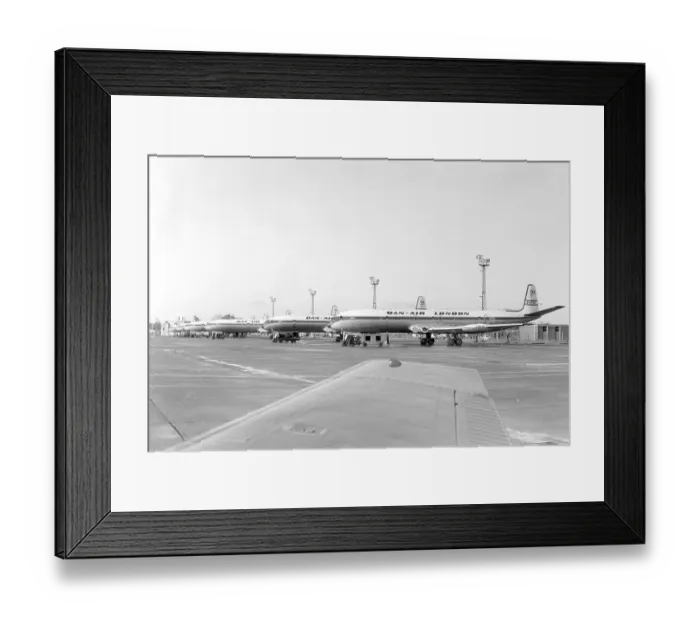 Framed Print : DH Comet line-up Framed Print : DH Comet line-up