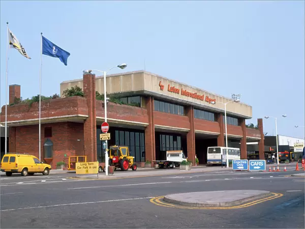 Airports: Luton 1980 s