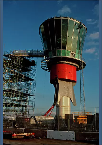 SPA new LHR control tower 12  /  10  /  04 p 16