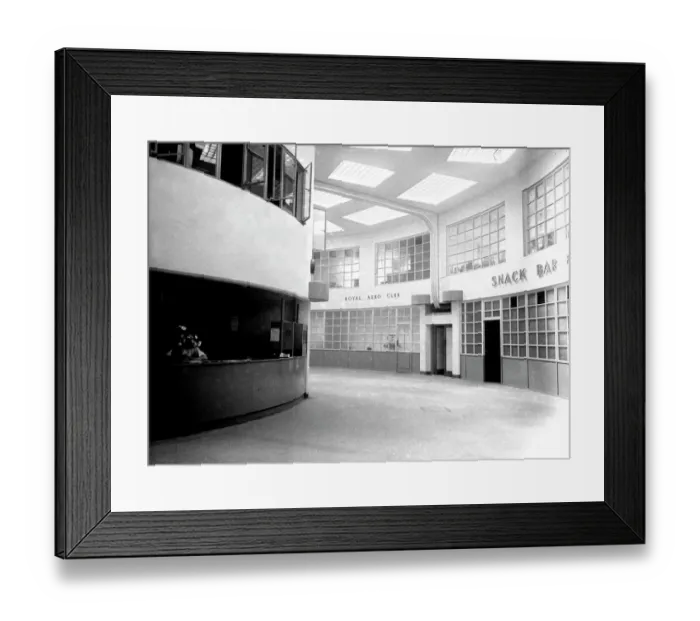 Framed Print : Gatwick Airport: Interior Framed Print : Gatwick Airport: Interior