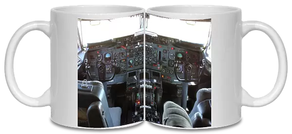 N707AR. Cockpit of only civilian 707 tanker - Omegas N707AR