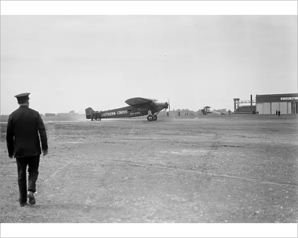 Kingsford Smiths Avro arrves at Croydon in 1929