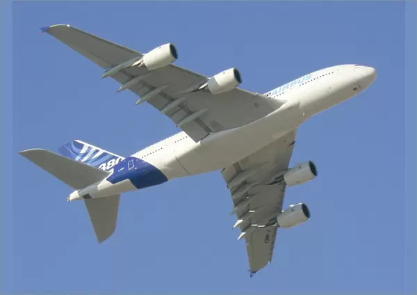 Airbus A380 flies at the Dubai air show 2007