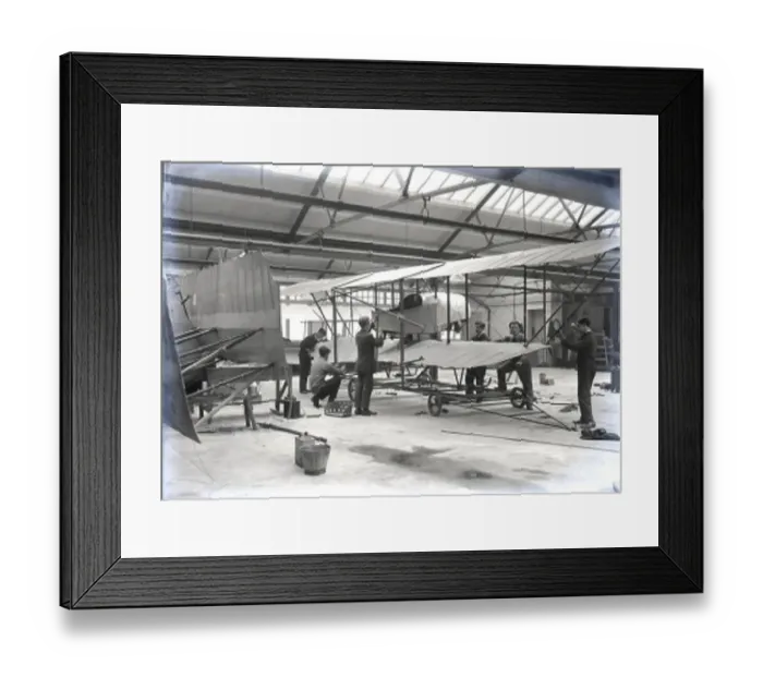 : orkers at an aircraft factory, c1910-1914 : orkers at an aircraft factory, c1910-1914