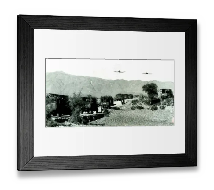 : Naval and RAF pilots in converstaion, British Army and RAF in India prior to Partition : Naval and RAF pilots in converstaion, British Army and RAF in India prior to Partition