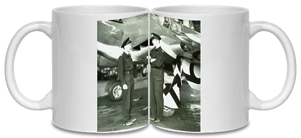 Naval and RAF pilots in converstaion
