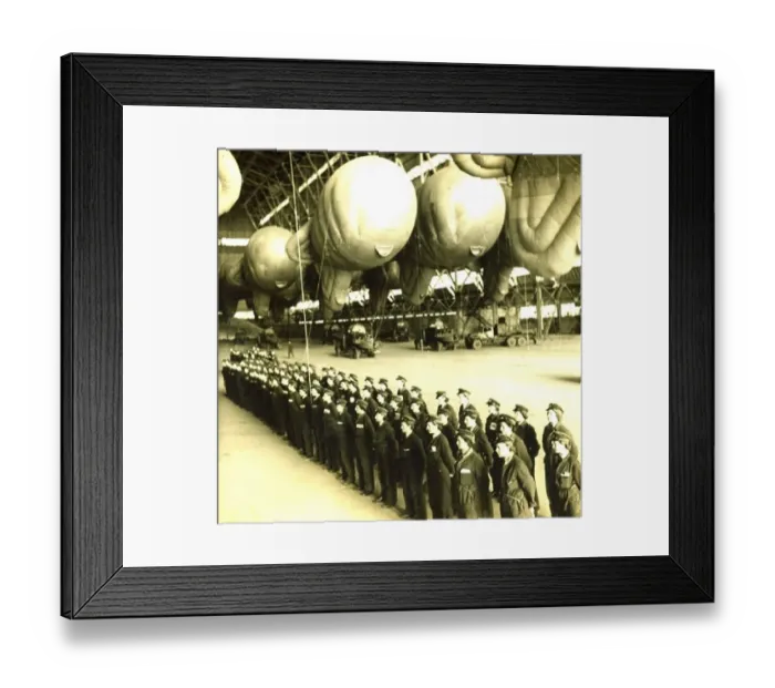 : RAF women members of the Balloon Unit : RAF women members of the Balloon Unit