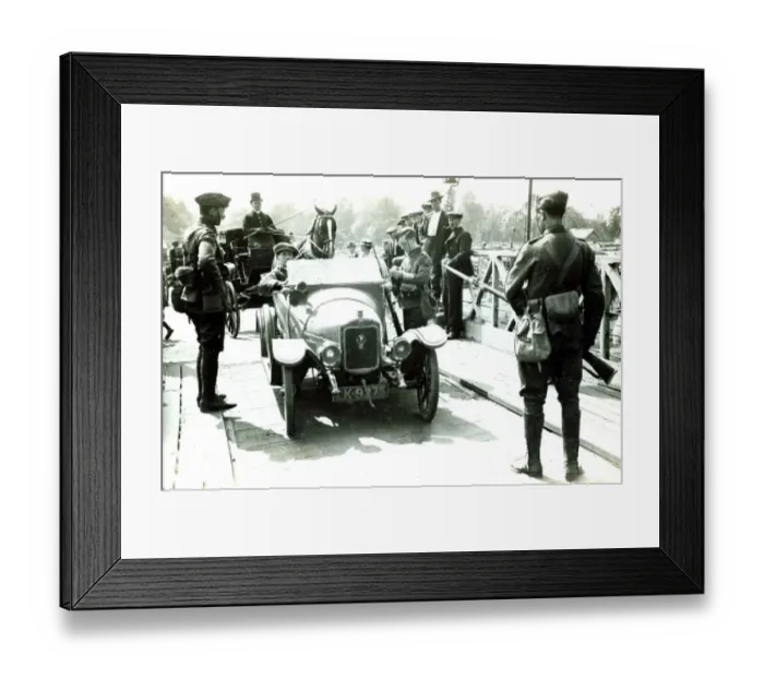 : August 1914 Road vehicles are stopped by troops in England : August 1914 Road vehicles are stopped by troops in England