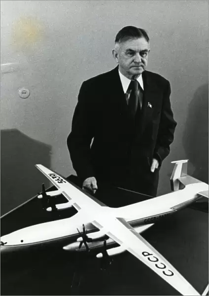 Oleg Antonov and model of his plane AN-22