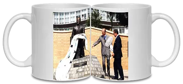 HRH Duke of Edinburgh pulls the de Havilland flag from the statue of Sir Geoffrey