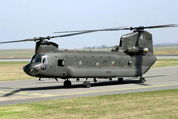 A15-106. Royal Australian Army Chinook taxiing in to Avalon to collect troops