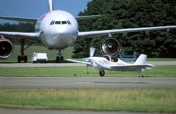 Airliner and GA aircraft