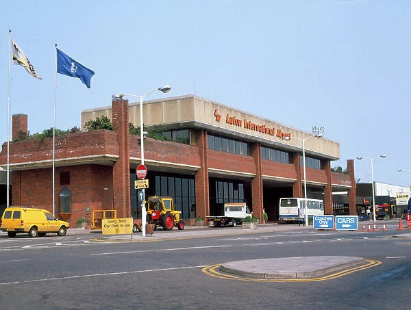 Airports: Luton 1980's