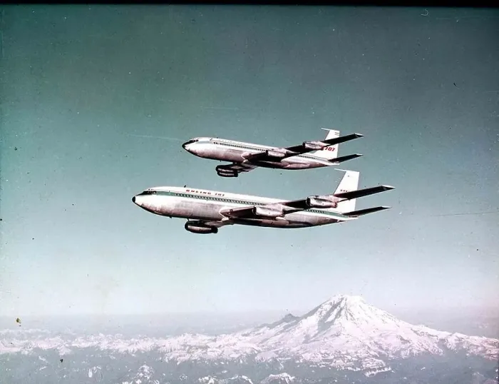 : he Boeing 707 is an American four-engine commercial passenger jet airliner developed by Boeing in the early 1950s : he Boeing 707 is an American four-engine commercial passenger jet airliner developed by Boeing in the early 1950s