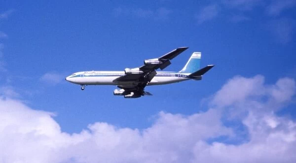 Boeing 707 flying out of Heathrow