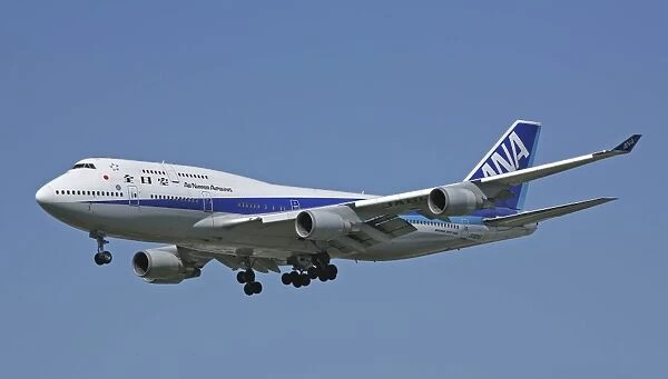 Boeing 747-400 ANA. Boeing 747-400 on finals to Rwy 27R at LHR