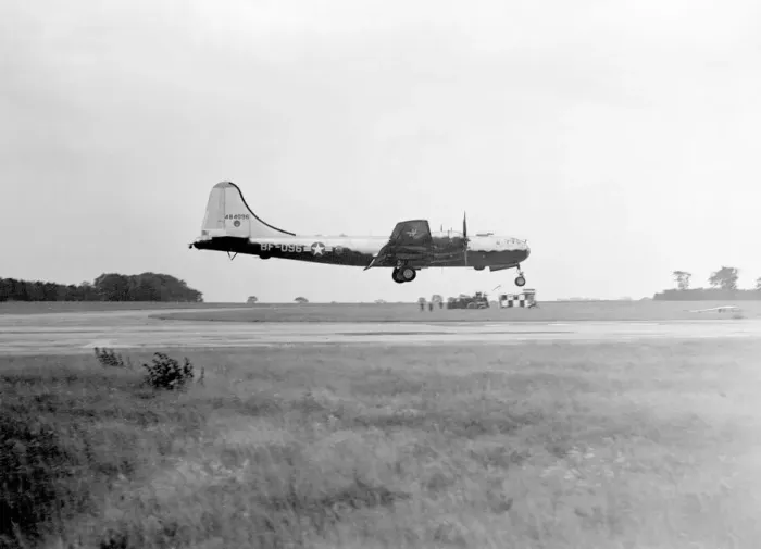 Framed Print : Boeing B-29 Superfortress USAF landing at RAF Marham UK Framed Print : Boeing B-29 Superfortress USAF landing at RAF Marham UK