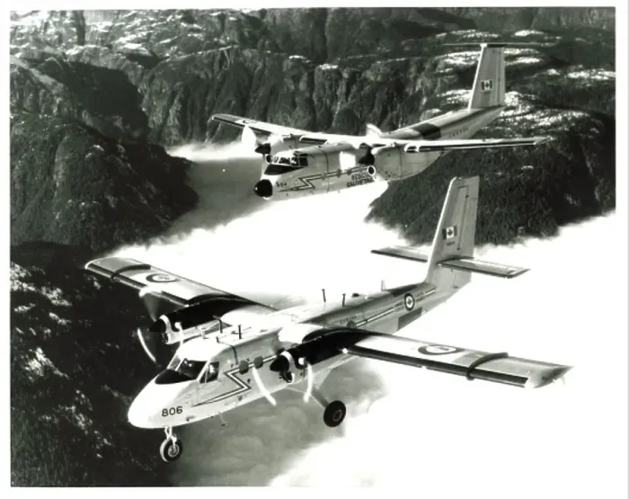 : CC 138 Twin Otter plane with CC-115 Buffalo Canadian air Force : CC 138 Twin Otter plane with CC-115 Buffalo Canadian air Force