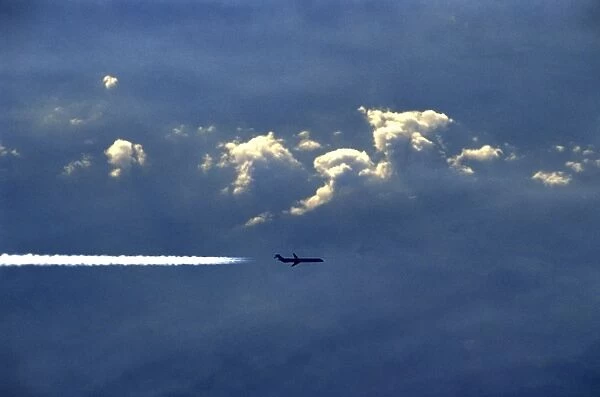 Contrail. SAS. MD-90 above Denmark 07 / 2000. By Lassi Tolvanen