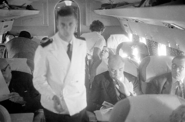 DH Comet Cabin Crew. DH Comet interior Steward Flight