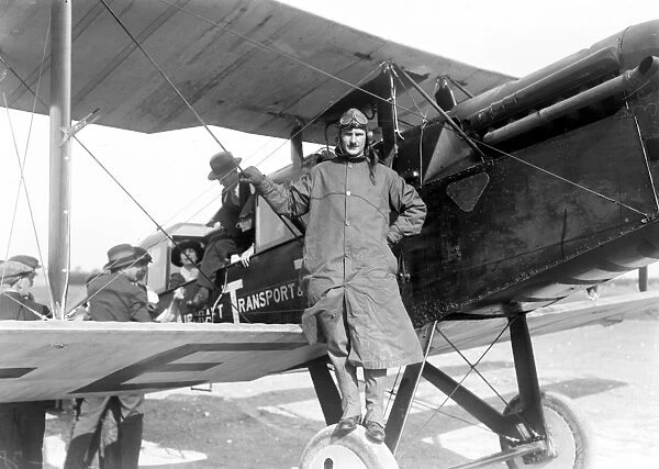 DH16 Pilot and passengers