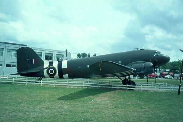 Douglas C-47 Dakota (c) QPL