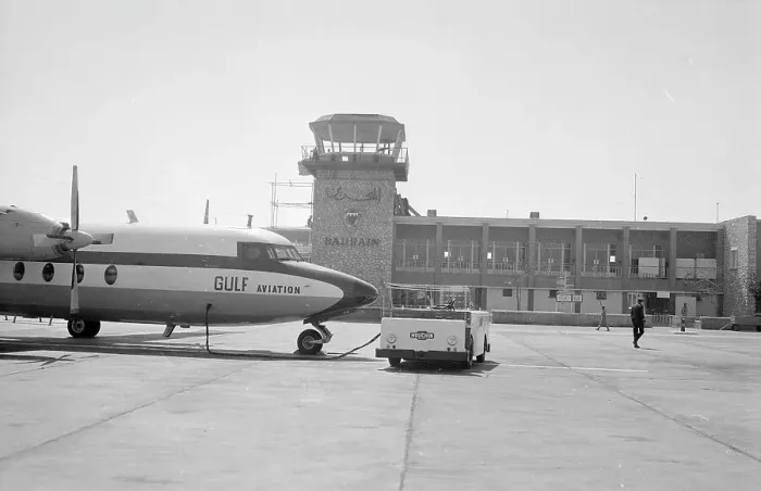Framed Print : Fokker F27 Gulf Aviation at Bahrain 1972 (c) Flight The Flight Collection 020 8652 8888 Framed Print : Fokker F27 Gulf Aviation at Bahrain 1972 (c) Flight The Flight Collection 020 8652 8888